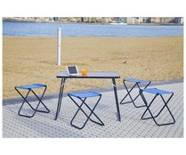 Set compuesto de mesa plegable medidas 90x60 cm y 4 taburetes plegables EREDU. Set compuesto de mesa plegable medidas 90x60 cm y 4 taburetes plegables EREDU.