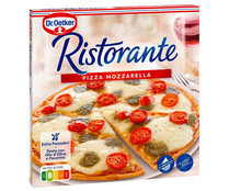Pizza de masa fina y crujiente cubierta de tomate, Mozzarella y salsa pesto DR. OETKER Ristorante 355 g.
