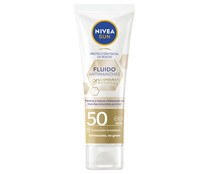 Protector solar facial con acción antimanchas y FPS 50 (muy alto) NIVEA Sun luminous 630 40 ml.