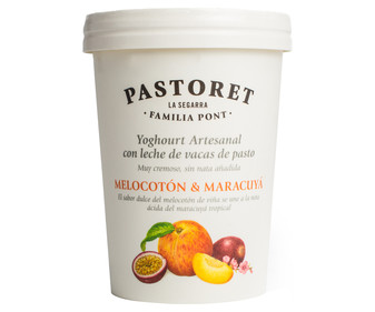 Yogur artesanal cremoso con sabor a melocotón y maracuya PASTORET 500 g. Yogur artesanal cremoso con sabor a melocotón y maracuya PASTORET 500 g.