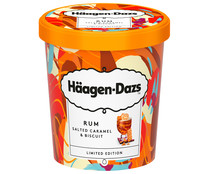 Tarrina de helado de vainilla con salsa de ron, caramelo salado y trocitos de galletas HÄAGEN-DAZS 460 ml.