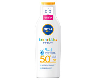 Loción solar especial para niños, con factor de protección 50+ (muy alto) NIVEA Sun kids sensitive 200 ml. Loción solar especial para niños, con factor de protección 50+ (muy alto) NIVEA Sun kids sensitive 200 ml.