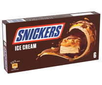 Barrita de helado cremoso, caramelo y cacahuetes recubierta de chocolate SNICKERS 6 x 53 ml.