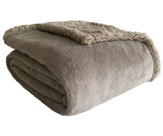 Plaid coral reverso de borreguito, color beige, 130x170 cm, ACTUEL. Plaid coral reverso de borreguito, color beige, 130x170 cm, ACTUEL.