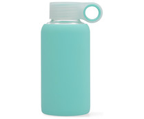 Botella de vidrio con cubierta de silicona color azul turquesa mint y tapón de rosca, 0,35 litros QUID.