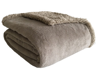 Manta coral reverso de borreguito, color beige, 130x170 cm, ACTUEL. Manta coral reverso de borreguito, color beige, 130x170 cm, ACTUEL.