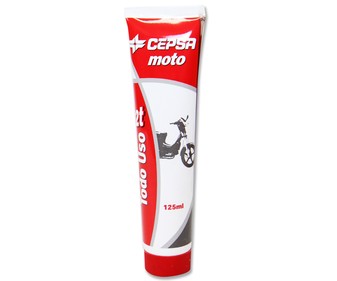 Lubricante mineral para motocicleta de 2 tiempos CEPSA 125 mililitros. Lubricante mineral para motocicleta de 2 tiempos CEPSA 125 mililitros.