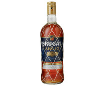 Ron añejo de calidad superior, destilado, envejecido y embotellado en Republica Dominicana  BRUGAL botella 1l.