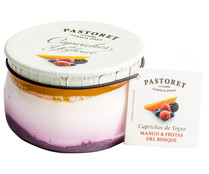 Yogur griego cremoso natural azucarado, con mango y frutas del bosque PASTORET Caprichos de yogur 150 g.