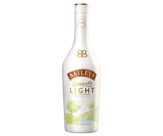 Crema de whisky irlandes con un toque de coco y vainilla BAILEYS Deliciously light botella de 70 cl. Crema de whisky irlandes con un toque de coco y vainilla BAILEYS Deliciously light botella de 70 cl.