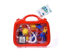 Maletín de doctor en color rojo, contiene 10 accesorios, ONE TWO FUN ALCAMPO.