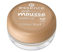 Maquillaje matificante con textura mousse super suave, tono 02 Matt beige ESSENCE Soft touch.