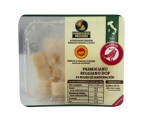 Queso en dados Parmegiano Reggiano, 24 meses de maduración PRODUCTO ALCAMPO 100 g. 