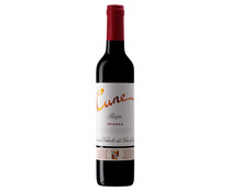 Vino tinto crianza con denominación de origen calificada Rioja CUNE botella de 50 cl.