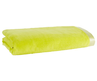 Toalla de playa color verde lima con bordes en color de contraste, 100% algodón, 360g/m², ACTUEL. Toalla de playa color verde lima con bordes en color de contraste, 100% algodón, 360g/m², ACTUEL.