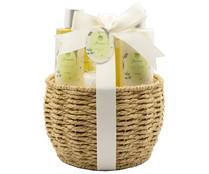 Cesta de mimbre con productos para la higiene y el cuidado corporal BECASAN NATURE.