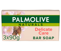 Jabón hidratante en pastilla para tocador, enriquecido con leche de almendras PALMOLIVE Naturals delicate 3 x 90 g.