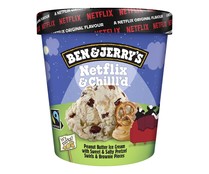Tarrina de helado de mantequilla de cacahuete, con trocitos de brownie y remolinos de Pretzel BEN & JERRY´S Netflix & chill´d 465 ml.