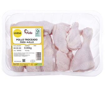 Pollo limpio y troceado, ideal para ajillo UVESA Bandeja