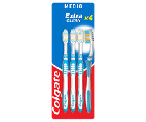 Cepillo de dientes medio, que ayuda a eliminar las bacterias bucales COLGATE Extra clean 4 uds.