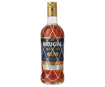 Ron añejo de calidad superior, destilado, envejecido y embotellado en Republica Dominicana BRUGAL botella de 70 cl.