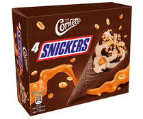 Conos de helado de cacahuete recubierto de chocolate y con salsa de caramelo CORNETTO Snickers 4 x 90 ml.