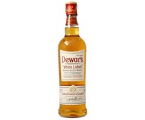 Whisky blended destilado, envejecido (5 años), mezclado y embotellado en Escocia DEWARS White label botella de 70 cl.