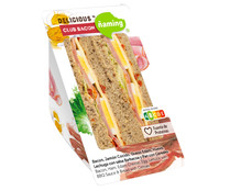 Sándwich de pan con cereales relleno de bacon, jamón cocido, huevo, lechuga y salsa BBQ NAMING Delicious Club bacon 200 g.
