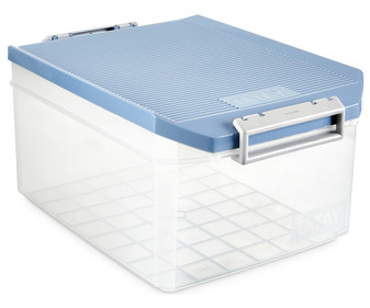 Caja de ordenación multiusos con tapa de pláctico color azul lavanda, 14 litros TATAY. Caja de ordenación multiusos con tapa de pláctico color azul lavanda, 14 litros TATAY.
