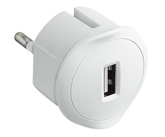 Clavija  bipolar adaptadora de red a USB de color blanco LEGRAND.