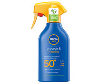 Protector solar en spray con acción protectora e hidratante y factor protección 50+ (muy alto) NIVEA Sun protege & hidrata 270 ml.