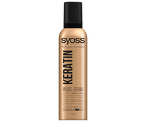 Espuma con textura mousse extra-fuerte para un cabello flexible y con brillo intenso SYOSS Keratin 250 ml.