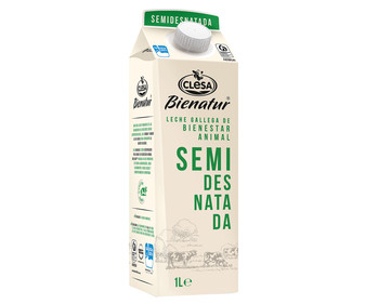 Leche semidesnatada de vaca de bienestar animal y origen gallego CLESA Bienatur 1 l. Leche semidesnatada de vaca de bienestar animal y origen gallego CLESA Bienatur 1 l.