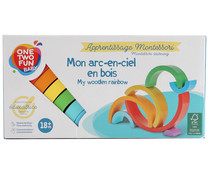 Arcoiris apilable con piezas de madera FSC de colores, ONE TWO FUN ALCAMPO.