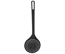Espumadera de cocina fabricada en nylon color negro, ESSENTIAL.