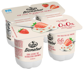 Yogur cremoso desnatado (0% materia grasa) con leche de bienestar animal y trocitos de fresas CLESA Bienatur 4 x 115 g. Yogur cremoso desnatado (0% materia grasa) con leche de bienestar animal y trocitos de fresas CLESA Bienatur 4 x 115 g.
