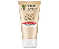 Crema antiedad y correctora de imperfecciones para piel madura, tono medio  GARNIER Skin active BB cream 50 ml.