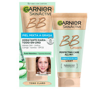 Crema correctora y anti-imperfecciones para pieles mixtas a grasas, tono claro y SPF 25 GARNIER Skin active BB Cream 40 ml.