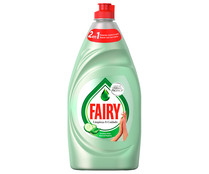 Detergente lavavajillas concentrado de mano aroma aloe vera y pepino FAIRY 820 ml.