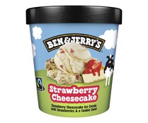 Tarrina de helado de tarta de queso con fresa con trocitos de cookies BEN& ERRY'S 465 ml.