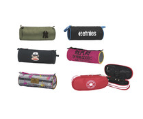 Estuche de poliéster disponible en varios modelos, medidas: 23x8 cm, MULTIMARCA.