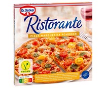 Pizza congelada vegana cubierta de tomate cherry, tomate madurados, albahaca y queso vegano DR. OETKER Ristorante 340 g.